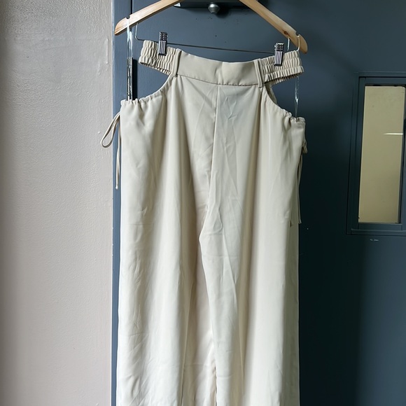 Cream cut out pants Fashionova - Picture 2 of 4